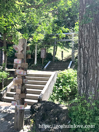 もうひとつの神社に向かう山道入口1