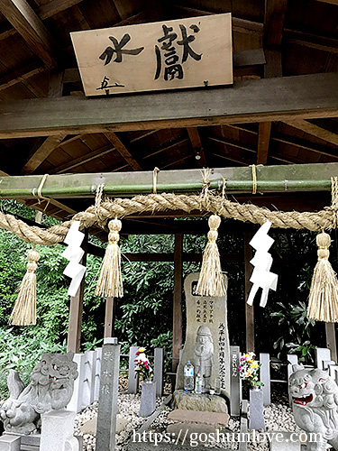 愛知県護国神社献水像