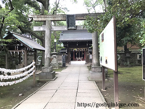 鳥居と手水舎