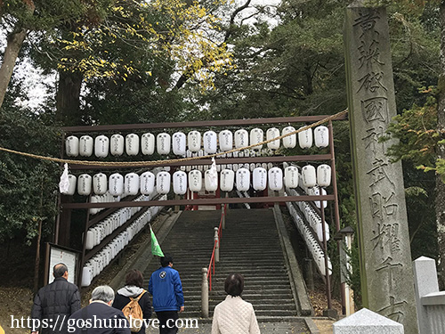 石段の下